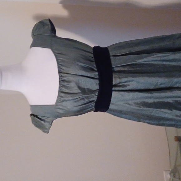 🐈‍⬛Elegant Green Dress with Black Accent Belt - Picture 4 of 7